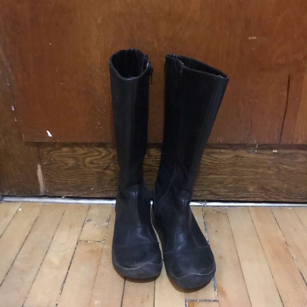 KEEN bern baby boots size 5